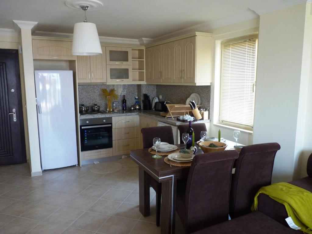 Royal Heights Apartments Bogazici Екстериор снимка
