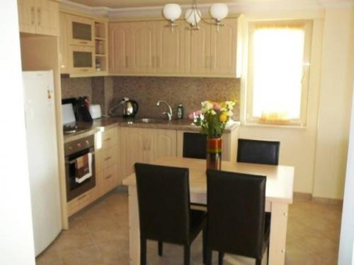 Royal Heights Apartments Bogazici Стая снимка